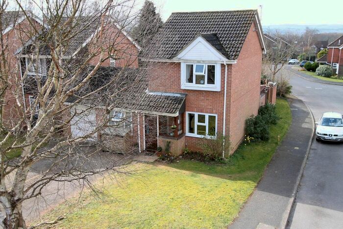 3 Bedroom Detached House To Rent In High Ridge, Godalming, GU7