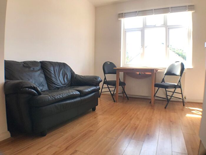 Studio To Rent In Selborne Gardens, London, NW4