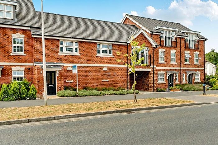 2 Bedroom Flat For Sale In Oak Avenue, Wokingham, RG40