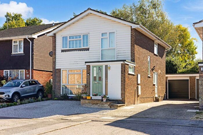 4 Bedroom Detached House For Sale In Stonehouse Road, Liphook, GU30