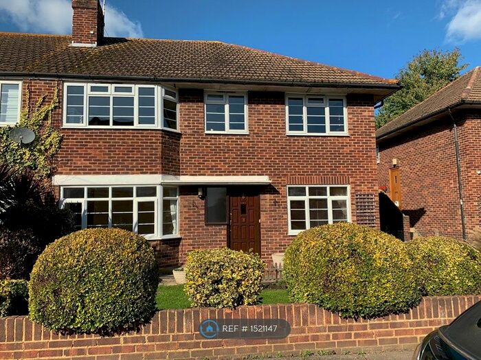 2 Bedroom Maisonette To Rent In Wilmer Close, Kingston Upon Thames, KT2