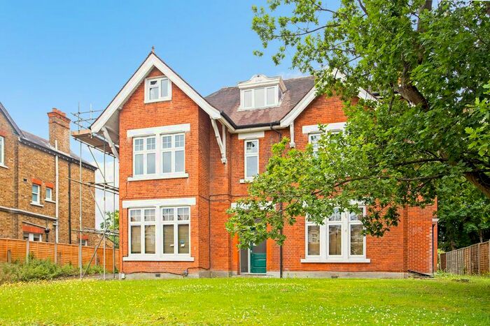 2 Bedroom Flat To Rent In Fernbank House, Portsmouth Road, KT7