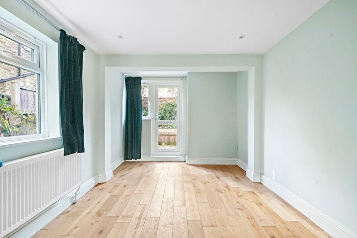 1 Bedroom Flat For Sale In Palatine Road, London, N16
