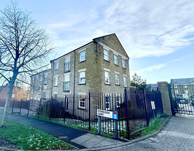 2 Bedroom Flat For Sale In Stoneleigh Court, Alwoodley, Leeds, LS17