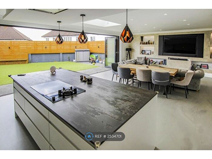 5 Bedroom Semi-Detached House To Rent In Hillside Avenue, Woodford Green, IG8