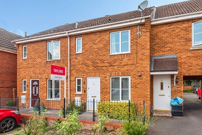 3 Bedroom House For Sale In Sawyer Road, Swindon, Wiltshire, SN25