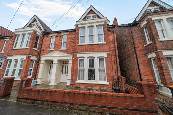 2 Bedroom Flat For Sale In Goldington Avenue, Bedford, MK40