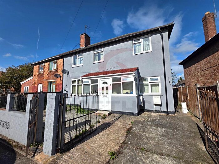 5 Bedroom Semi-Detached House To Rent In Carpe Road, Northfields, Leicester, LE4