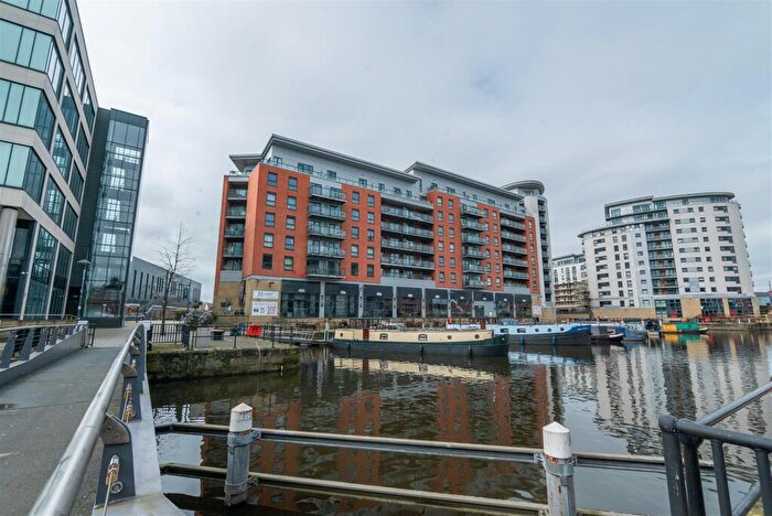 2 Bedroom Penthouse For Sale In Mackenzie House, Leeds, LS10