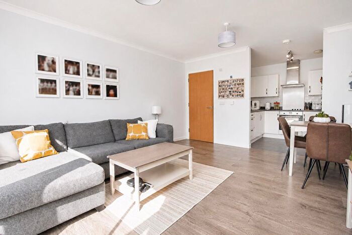 2 Bedroom Flat For Sale In Ferndale Crescent, Carshalton, SM5