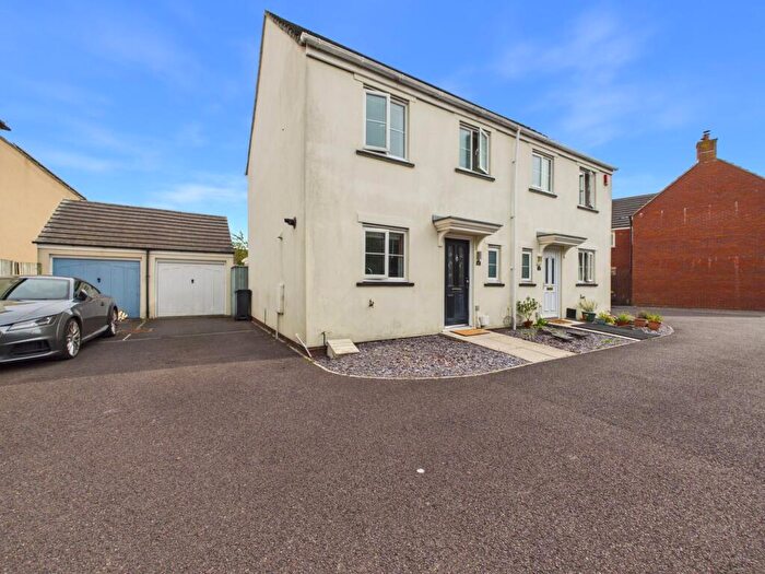 3 Bedroom Semi-Detached House For Sale In The Badgers, St Georges, Weston-Super-Mare, BS22