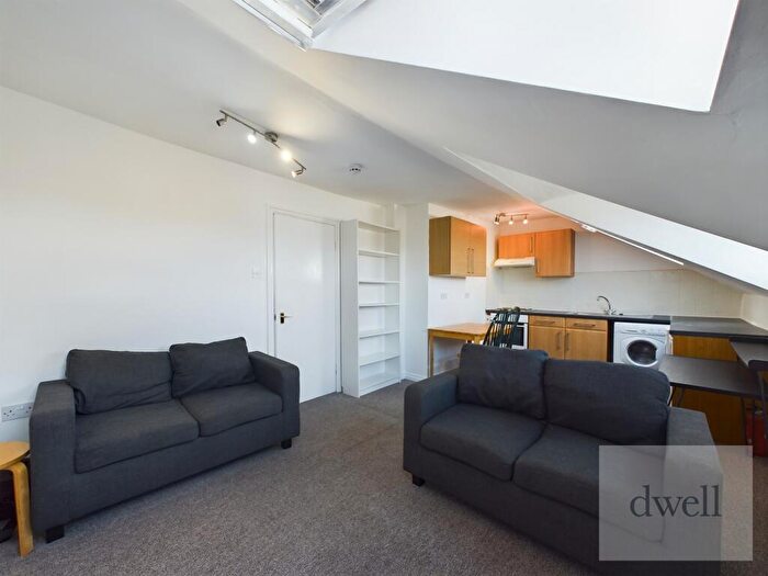 2 Bedroom Flat To Rent In Ridge Terrace, Headingley, Leeds, LS6