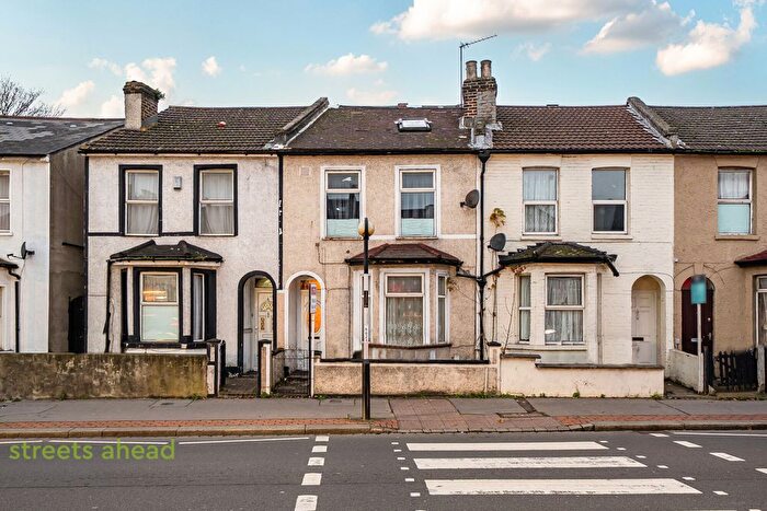 3 Bedroom Terraced House For Sale In Whitehorse Road, Thornton Heath, CR7