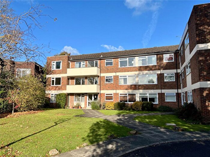 2 Bedroom Apartment For Sale In Warren Road, Guildford, Surrey, GU1