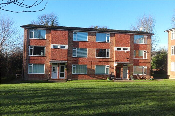 2 Bedroom Flat For Sale In Tupwood Lane, Caterham, Surrey, CR3