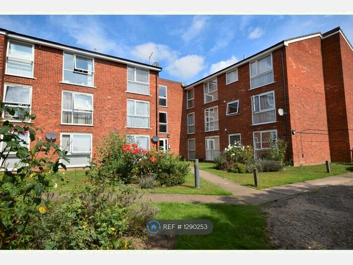 2 Bedroom Flat To Rent In Hardwicke Place, London Colney, St. Albans AL2