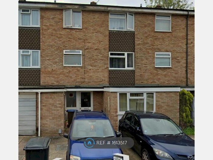 6 Bedroom Terraced House To Rent In De Havilland Close, Hatfield, AL10