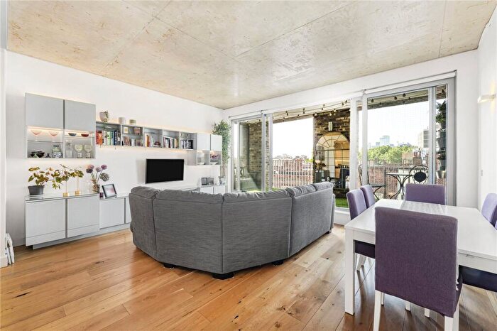 2 Bedroom Apartment To Rent In Whitmore Road, London, N1