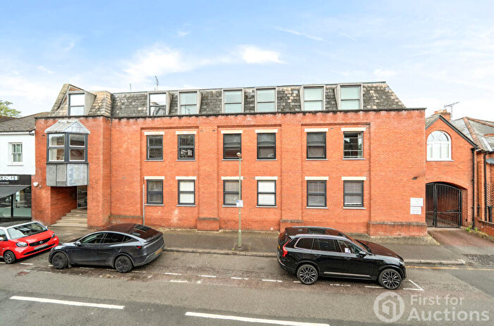 1 Bedroom Apartment For Sale In Minorca Road, Weybridge, Surrey, KT13