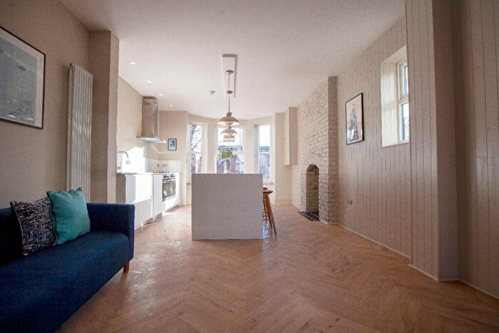 6 Bedroom Apartment To Rent In Swinton Grove, Manchester, Greater Manchester, M13