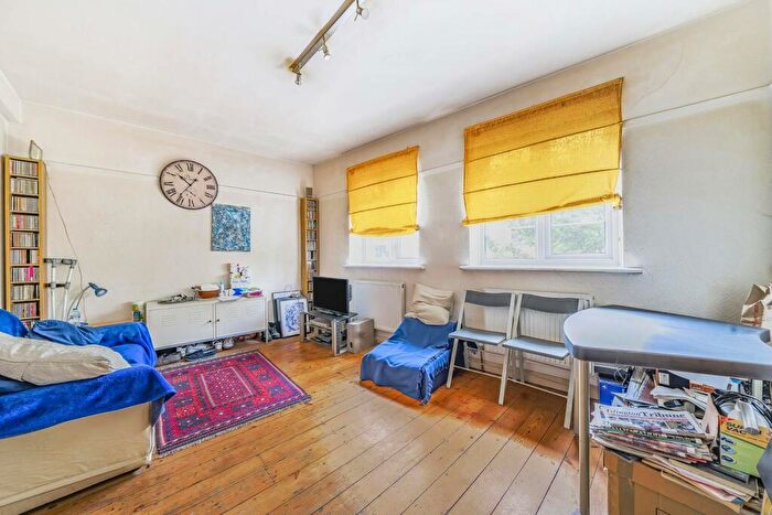 1 Bedroom Flat For Sale In Hanley Road, Stroud Green, London, N4