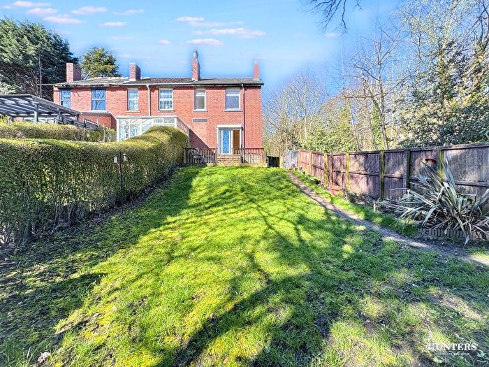 3 Bedroom End Terrace House For Sale In Walker Street, Earlsheaton, Dewsbury, WF12