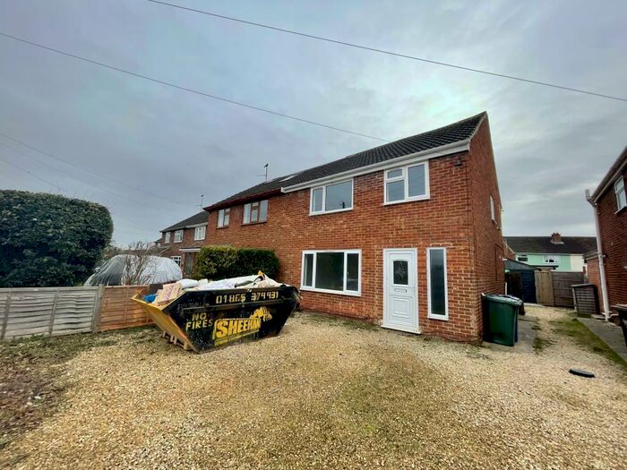 3 Bedroom Semi-Detached House To Rent In Kidlington, Oxfordshire, OX5