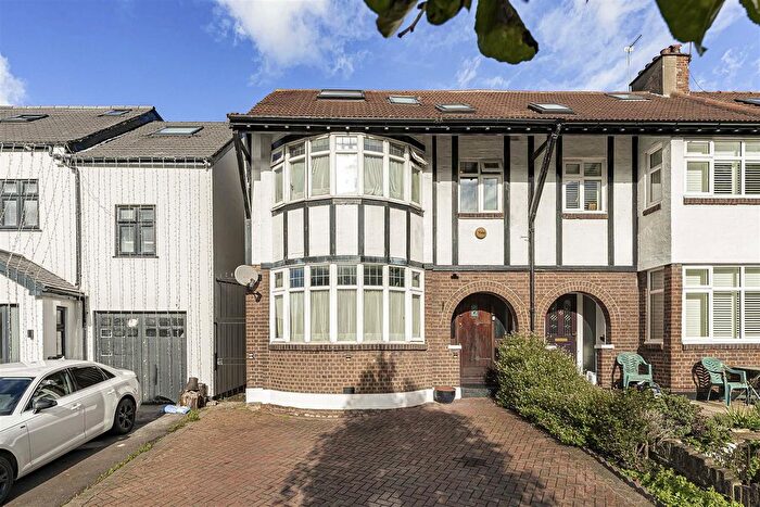 6 Bedroom Semi Detached House For Sale In Woodside Park Avenue, Walthamstow, London, E17