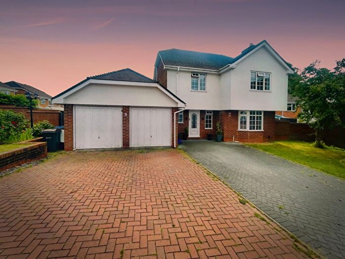 4 Bedroom Detached House For Sale In Halfway Close, Birmingham, B44