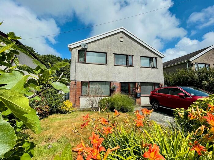 4 Bedroom Link Detached House For Sale In Hen Parc Avenue, Upper Killay, Swansea, SA2