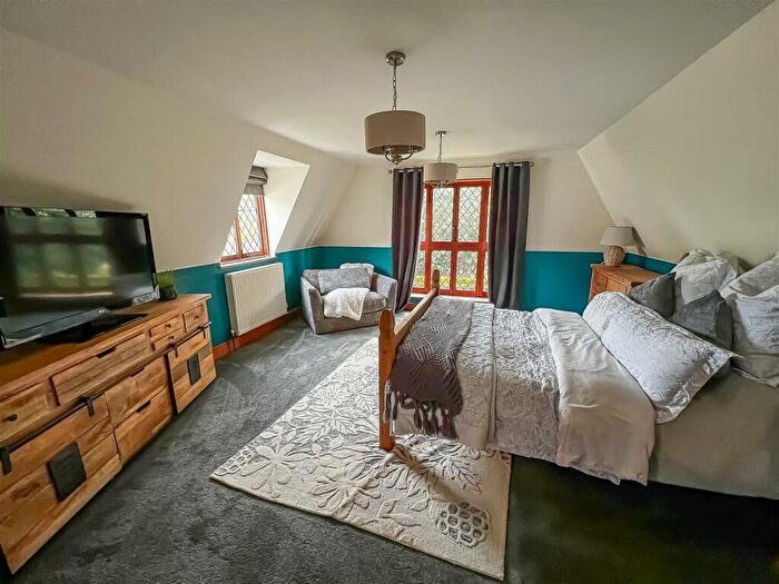 5 Bedroom Semi-Detached House For Sale In Queen Street, Great Oakley, CO12