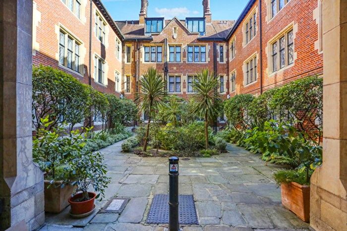 2 Bedroom Flat To Rent In Church Close, Kensington Church Street, London, W8