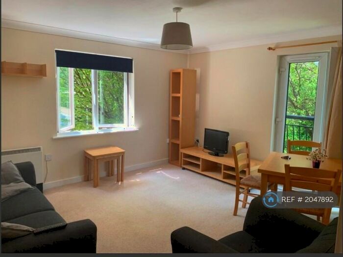 2 Bedroom Flat To Rent In Amity Court, Cardiff, CF10