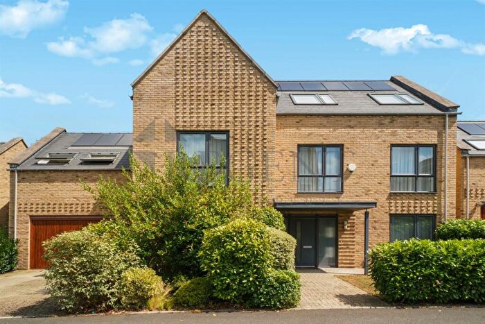5 Bedroom Detached House For Sale In Well Grove, London, N20