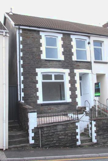 3 Bedroom Property To Rent In Penrhys Road, Tylorstown, Ferndale, CF43