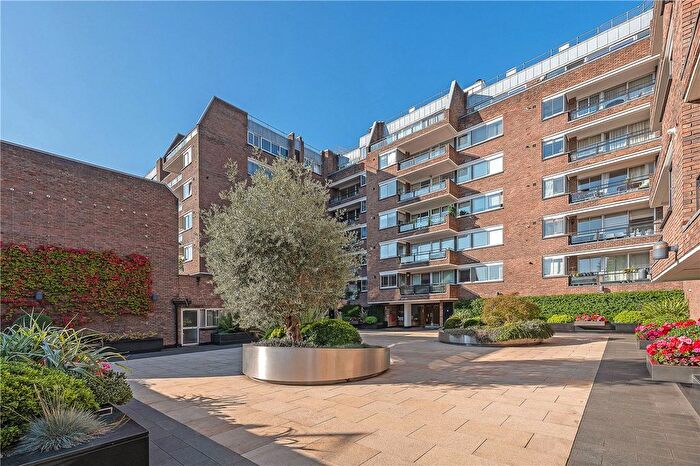 2 Bedroom Flat For Sale In Campden Hill Road, London, W8