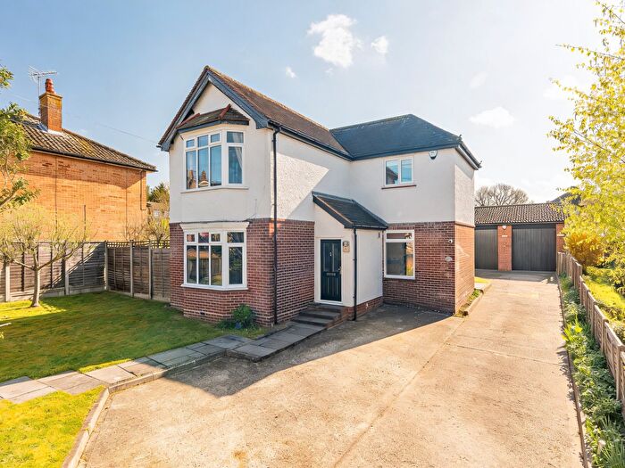 3 Bedroom Detached House For Sale In Trinity Road, Ware, SG12