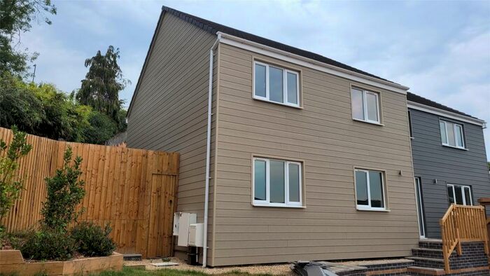 4 Bedroom Detached House To Rent In Brook Road, Mangotsfield, Bristol, Gloucestershire, BS16