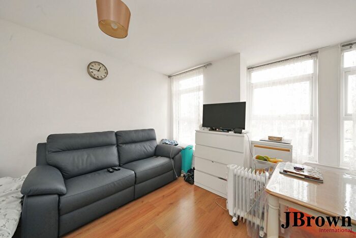 1 Bedroom Flat For Sale In Eastern Road, Romford, Essex, RM1