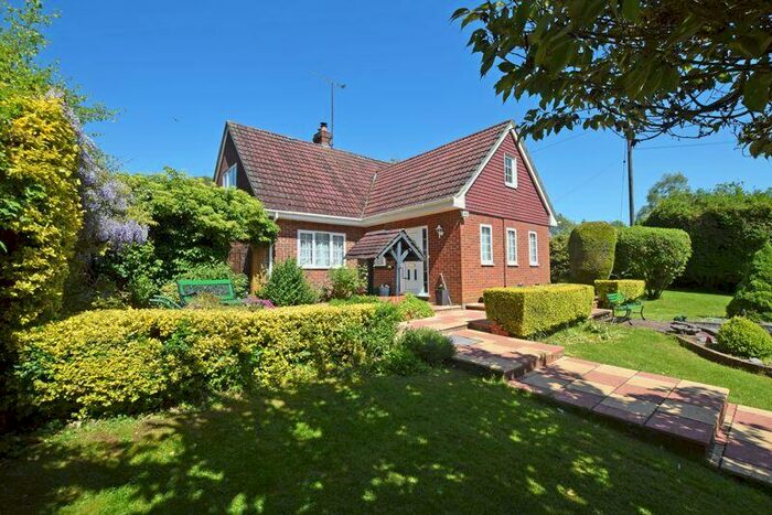 4 Bedroom Detached House For Sale In Willis Lane, Four Marks, Alton, Hampshire, GU34