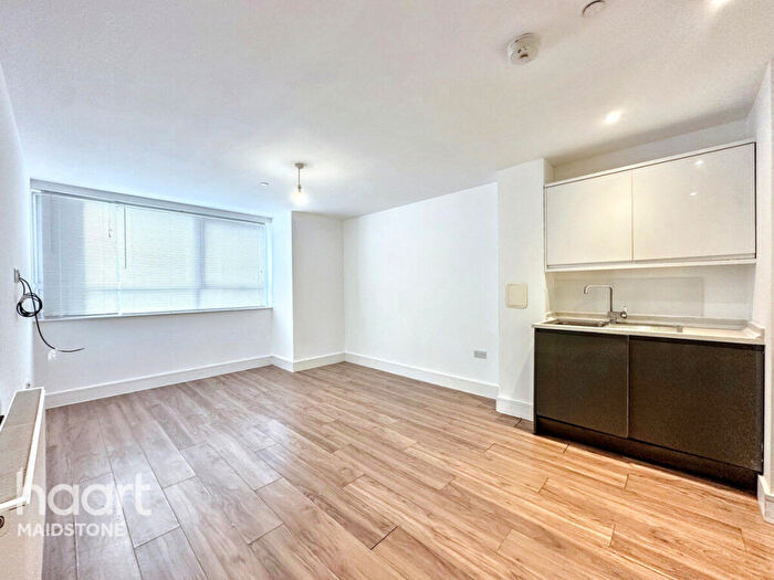 2 Bedroom Apartment For Sale In Lower Stone Street, Maidstone, ME15