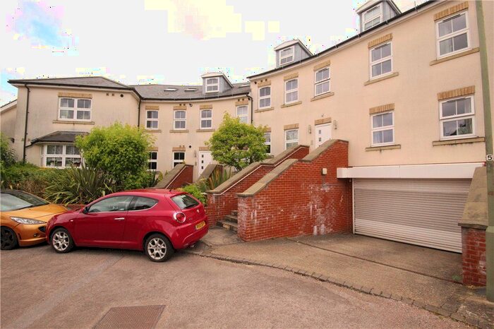 2 Bedroom Flat To Rent In Queens Road, Guildford, Surrey, GU1