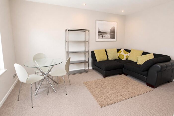 1 Bedroom Flat To Rent In Chippendale House, Victoria Quay, LS10