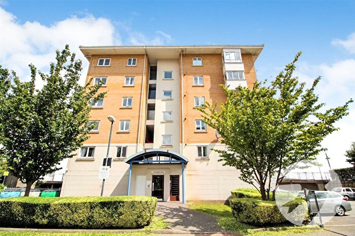 2 Bedroom Flat For Sale In Macarthur Close, Erith, DA8