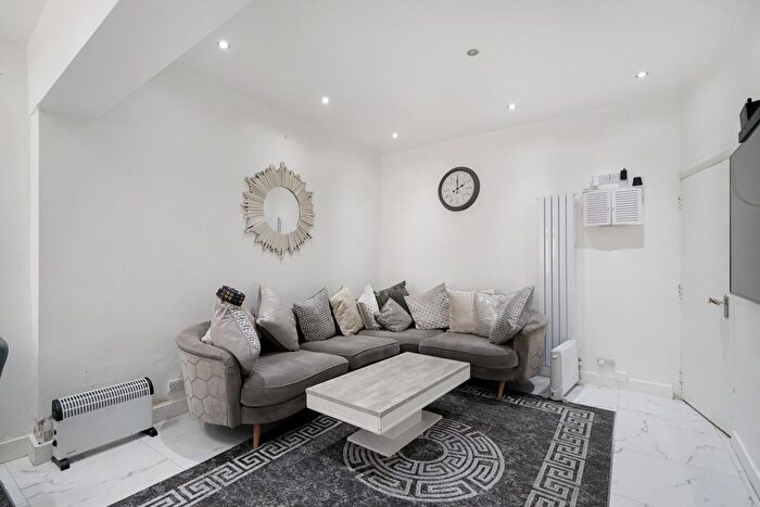 5 Bedroom Terraced House For Sale In Park Road, E10