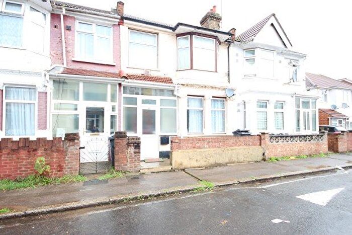 4 Bedroom Property To Rent In Victoria Avenue, Hounslow, TW3