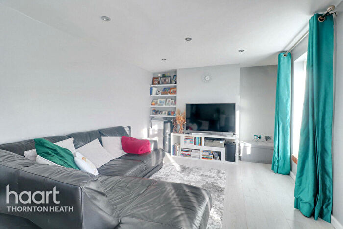 2 Bedroom Flat For Sale In Livingstone Road, Thornton Heath, CR7