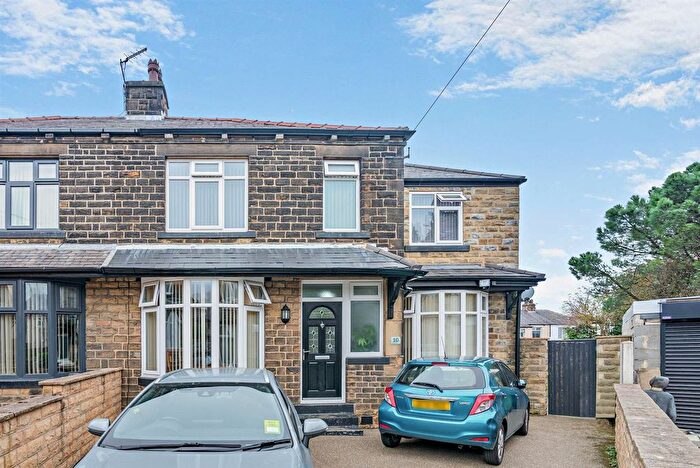 4 Bedroom Semi-detached House For Sale In Duckett Grove, Pudsey, LS28