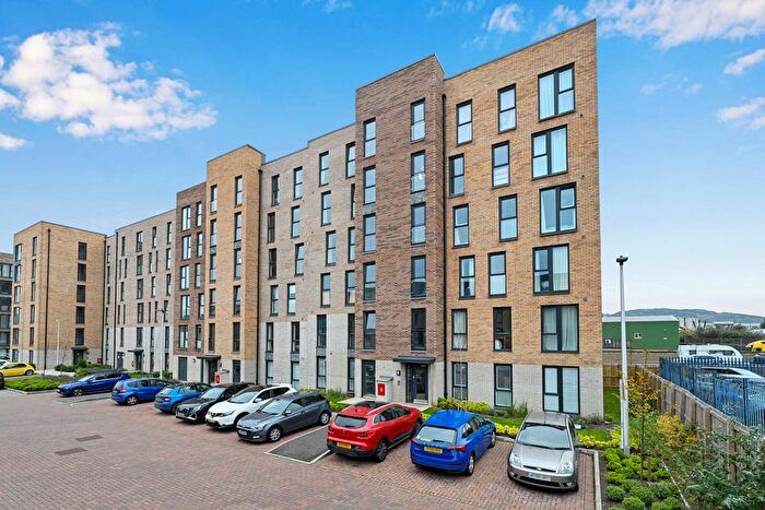 3 Bedroom Flat For Sale In / Cunningham Square, Edinburgh, EH15
