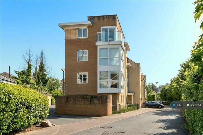 2 Bedroom Flat To Rent In St. Davids Hill, Exeter, EX4